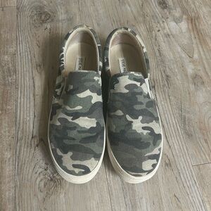 Steve Madden Green Camouflage Slip-Ons